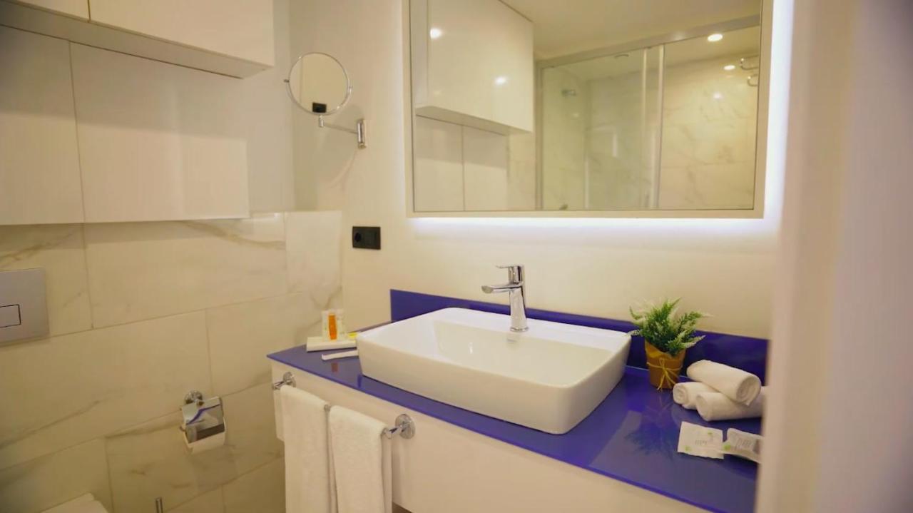 Orbi City Suite Sea View In Batumi Aparthotel Exterior photo
